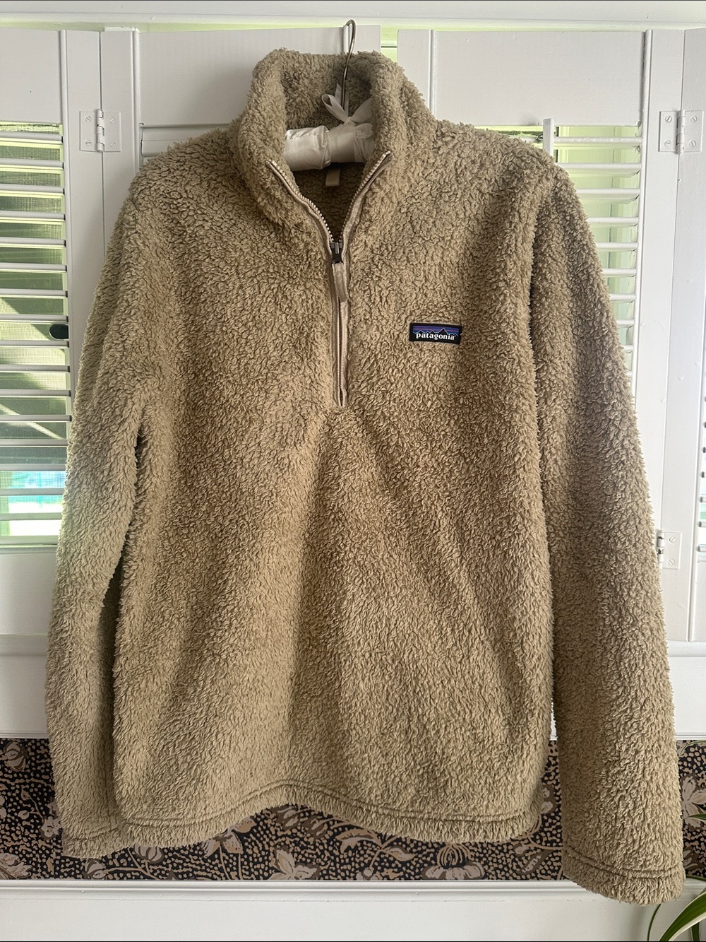 Patagonia  Women’s  Zip-Neck Sherpa Fleece in Taupe. Size large.